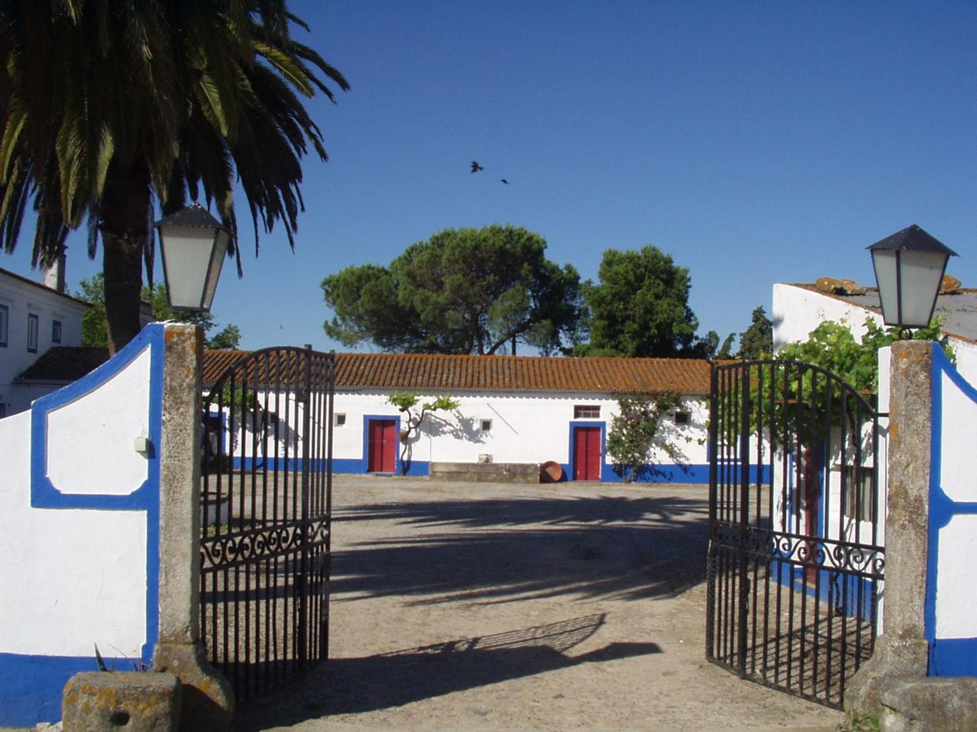 Monte Da Serralheira Agro Turismo Эвора Экстерьер фото