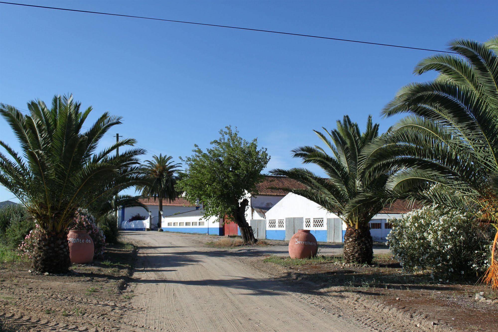 Monte Da Serralheira Agro Turismo Эвора Экстерьер фото